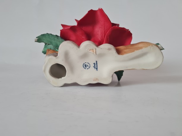 Capodimonte Фарфоровая статуэтка Каподимонте "Алая Роза", Италия, 1950-60гг.