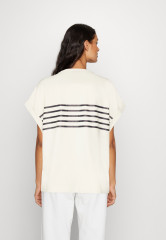 Tommy Hilfiger STRIPE Print T-shirt breton white/desert sky ПОЛОСКА Футболка с принтом бретонский белый/небо пустыни