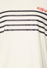 Tommy Hilfiger STRIPE Print T-shirt breton white/desert sky ПОЛОСКА Футболка с принтом бретонский белый/небо пустыни