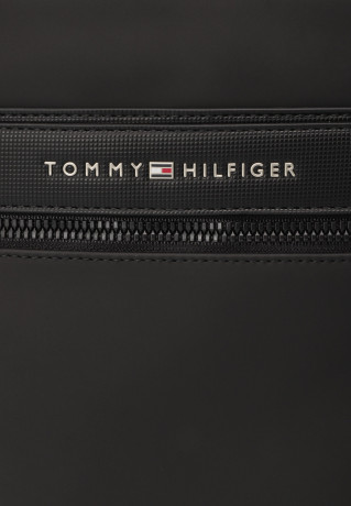 Tommy Hilfiger CASUAL CROSSOVER Across body bag black CASUAL CROSSOVER Сумка через плечо черный