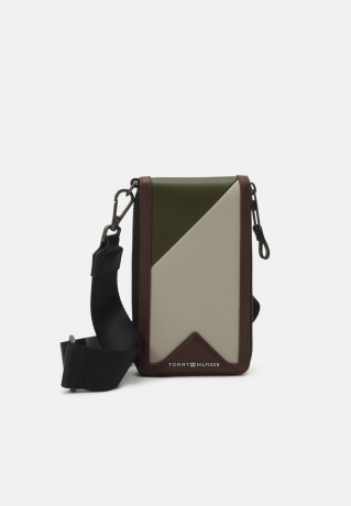 Tommy Hilfiger MODERN HANGING WALLET UNISEX Wallet stone cb СОВРЕМЕННЫЙ ПОДВЕСНОЙ КОШЕЛЕК УНИСЕКС Бумажник камень CB