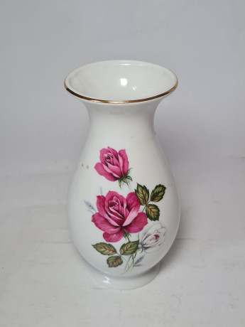 Ваза винтажная Royal KPM Bavaria, белый фарфор с ярким букетом роз, 17 x 7,5 / 4 см, Германия, 1960-70гг.