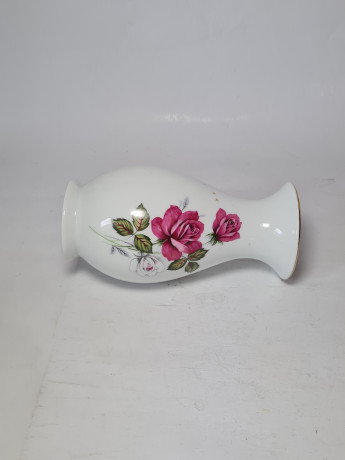 Ваза винтажная Royal KPM Bavaria, белый фарфор с ярким букетом роз, 17 x 7,5 / 4 см, Германия, 1960-70гг.
