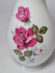Ваза винтажная Royal KPM Bavaria, белый фарфор с ярким букетом роз, 17 x 7,5 / 4 см, Германия, 1960-70гг.