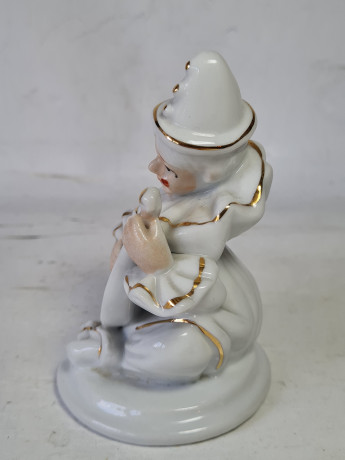 Фигурка винтажная Im Stil Limoges "Белый клоун с мандолиной", фарфор, 11 x 6,5 см, Франция, 1960-70гг.