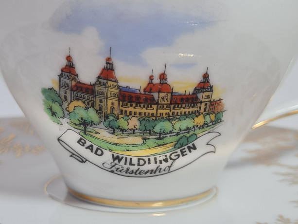 Чайное трио винтажное Fritz Montag Porta Westfalica с изображением Bad Wildungen по центру, фарфор, Германия, 1960-70гг.