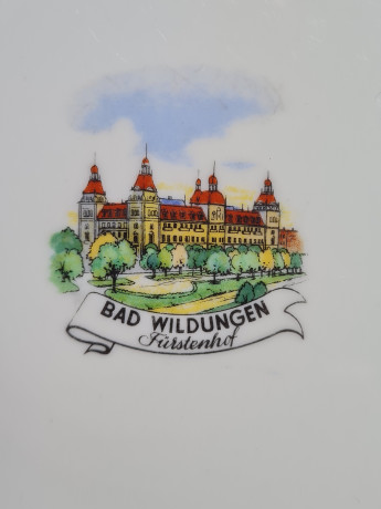 Чайное трио винтажное Fritz Montag Porta Westfalica с изображением Bad Wildungen по центру, фарфор, Германия, 1960-70гг.