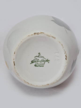 Hertel Jacob Porzellan Bavaria Белая фарфоровая ваза-кувшин с ручкой с растительным рисунком в сине-желто-зеленых тонах, 17 x 10 см, Германия, 1960-70гг.