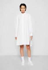 Tommy Hilfiger SOLID KNEE DRESS Shirt dress optic white ПЛАТЬЕ SOLID KNEE DRESS Платье-рубашка оптический белый
