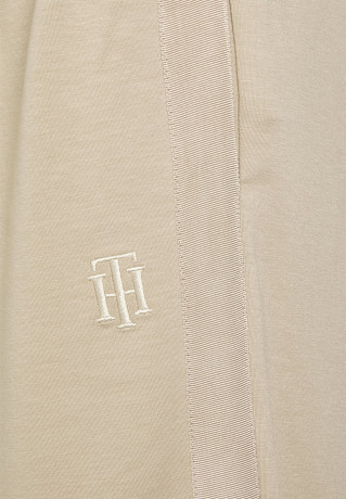 Tommy Hilfiger RELAXED INTERLOCKPANT Tracksuit bottoms beige RELAXED INTERLOCKPANT Спортивные штаны бежевый