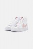 Nike Sportswear BLAZER MID 77 Sneaker high white/pink oxford/black/summit white BLAZER MID 77 Высокие кроссовки женские белый/розовый оксфорд/черный/саммит белый