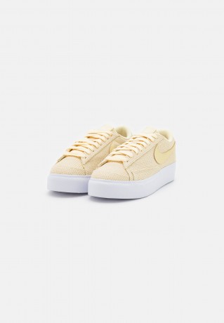 Nike Sportswear BLAZER PLATFORM Sneaker low lemon drop/coconut milk/white BLAZER PLATFORM Низкие кроссовки женские лимонная капля/кокосовое молоко/белый