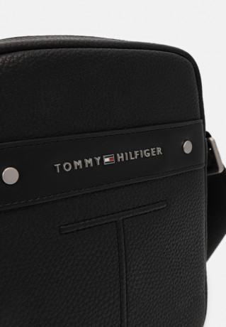 Tommy Hilfiger CENTRAL MINI REPORTER Across body bag black CENTRAL MINI REPORTER Сумка через плечо черный