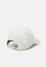 Tommy Hilfiger ICONIC MONOGRAM Cap weathered white ИКОНИЧЕСКАЯ МОНОГРАММА Кепка выветрившийся белый