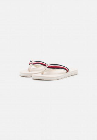 Tommy Hilfiger ESSENTIAL COMFORT T-bar sandals feather white ESSENTIAL COMFORT Сандалии с Т-образной перемычкой перо белое