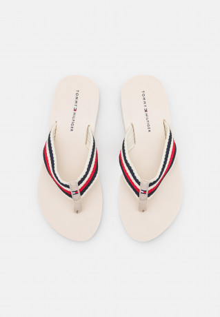 Tommy Hilfiger ESSENTIAL COMFORT T-bar sandals feather white ESSENTIAL COMFORT Сандалии с Т-образной перемычкой перо белое