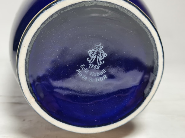 Ваза винтажная Echt Kobalt, синяя с золотистым узором, фарфор, 26 см, ГДР, 1970-80гг.