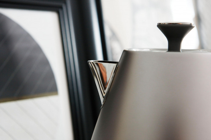 De'Longhi De'Longhi Wasserkocher Distinta KBI 2001.S, 1,7 l, 2000 W  Чайник De'Longhi Distinta KBI 2001.S, 1,7 л, 2000 Вт