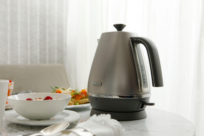 De'Longhi De'Longhi Wasserkocher Distinta KBI 2001.S, 1,7 l, 2000 W  Чайник De'Longhi Distinta KBI 2001.S, 1,7 л, 2000 Вт