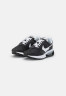 Nike Sportswear AIR MAX PRE DAY Sneaker low black/white/metallic silver AIR MAX PRE DAY Низкие кроссовки женские черный/белый/серебристый металлик