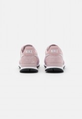 Nike Sportswear NIKE INTERNATIONALIST DAMENSCHUH Sneaker low champagne/white/black ЖЕНСКАЯ ОБУВЬ NIKE INTERNATIONALIST — Низкие кроссовки женские шампань/белый/черный