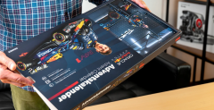 Адвент календарь 2025 FRANZIS 67245 Oracle Red Bull Racing, модель в масштабе 1:43, со звуковым модулем