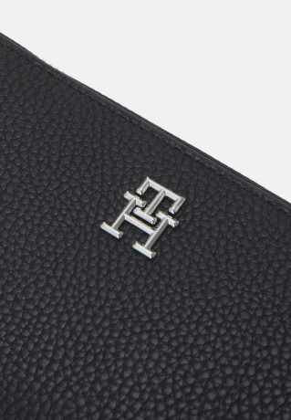 Tommy Hilfiger EMBLEM LARGE Wallet black ЭМБЛЕМА БОЛЬШАЯ Бумажник черный