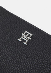 Tommy Hilfiger EMBLEM LARGE Wallet black ЭМБЛЕМА БОЛЬШАЯ Бумажник черный