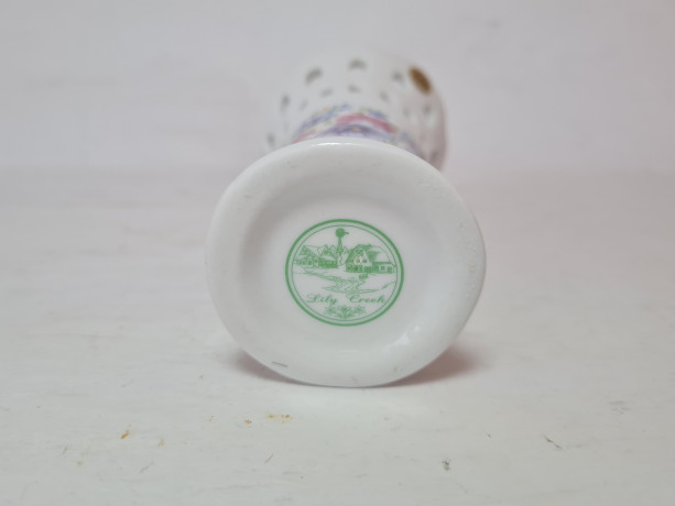 Lily Creek Белая фарфоровая ваза с резным краем и позолотой 24К "Букет цветов", 10 x 6,5 см, Германия, 1960-70гг.