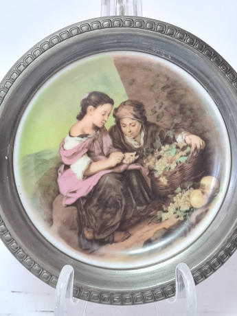 Декоративная тарелка в железной оправе винтажная Neuerer Qualitatsporzellan Bavaria, 12,5 x 2 см, Германия, 1960-70гг.