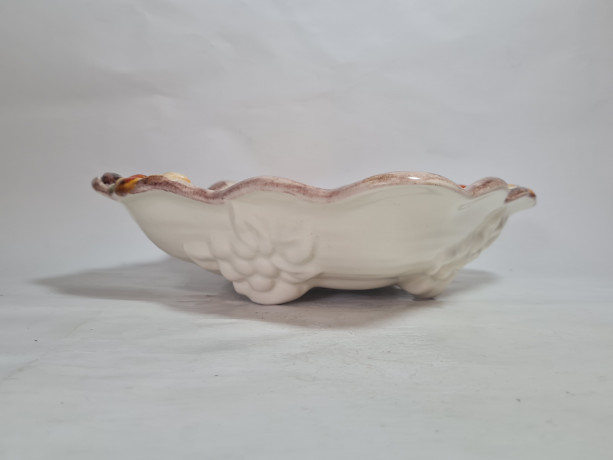 Тарелка винтажная Bohmen с объемным цветочным декором, керамика, 25 х 25 см, Германия, 1960-70гг.