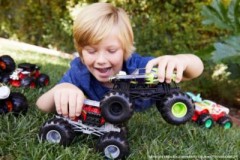 Mattel Hot Wheels Monster Trucks 1:24 Die-Cast Sortiment Hot Wheels Monster Trucks 1:24 Ассортимент литья под давлением
