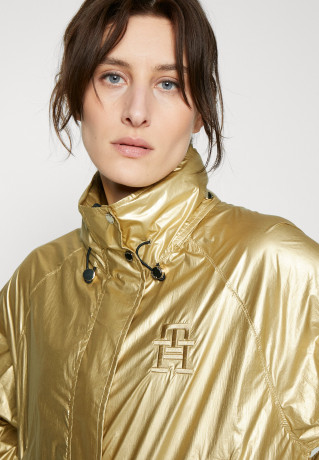 Tommy Hilfiger RELAXED SAILING JACKET Training jacket gold-coloured RELAXED SAILING JACKET Тренировочная куртка золотого цвета