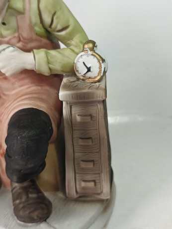 Статуэтка винтажная Dresden "Часовщик", фарфор, 19 см, Германия, 1960-70гг.