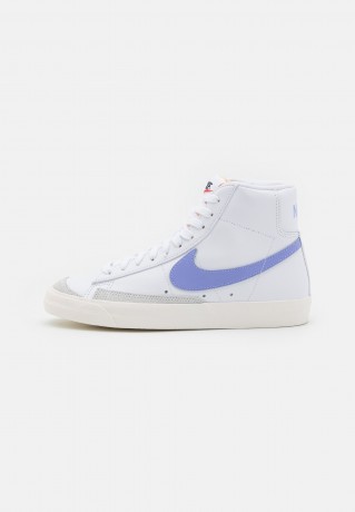 Nike Sportswear BLAZER MID 77 Sneaker high white/light thistle/sail/black/team orange BLAZER MID 77 Высокие кроссовки женские белый/светлый чертополох/парус/черный/оранжевый