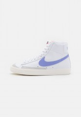 Nike Sportswear BLAZER MID 77 Sneaker high white/light thistle/sail/black/team orange BLAZER MID 77 Высокие кроссовки женские белый/светлый чертополох/парус/черный/оранжевый