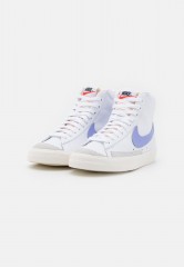 Nike Sportswear BLAZER MID 77 Sneaker high white/light thistle/sail/black/team orange BLAZER MID 77 Высокие кроссовки женские белый/светлый чертополох/парус/черный/оранжевый