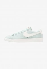 Nike Sportswear BLAZER LOW SD Sneaker low igloo/sail BLAZER LOW SD Низкие кроссовки женские иглу/парус