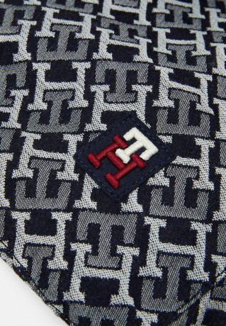 Tommy Hilfiger MODERN PREP TOTE UNISEX Tote bag denim monogram MODERN PREP TOTE UNISEX Сумка-тоут джинсовая монограмма
