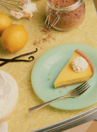 Sabrina Carpenter Lemon Pie Mist 236ml, Парфюмированный мист для тела 236 мл, гурманский цитрусово-ванильный аромат