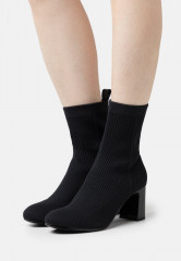 Tommy Hilfiger FEMININE ESSENTIAL KNIT Classic ankle boots black FEMININE ESSENTIAL KNIT Классические ботильоны черный