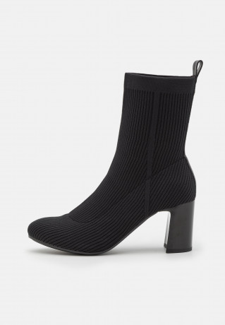 Tommy Hilfiger FEMININE ESSENTIAL KNIT Classic ankle boots black FEMININE ESSENTIAL KNIT Классические ботильоны черный