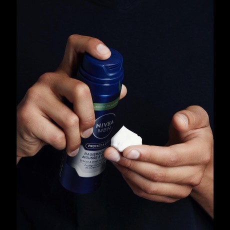 Nivea Men Protect und Care Rasierschaum  Пена для бритья Men Protect and Care