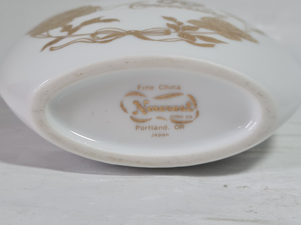 Ваза винтажная Fine China, Norcrest "50 летний юбилей" с золотистым декором, костяной фарфор, 11 х 10 см, Япония, 1970-80гг.