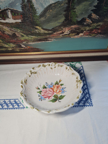 Bassano Italy im Still Круглое блюдо с фактурным краем "Розы и незабудки", 25 x 7см, Италия, 1960-70гг.