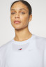 Tommy Hilfiger ESSENTIALS RELAXED CROPPED TEE Sports T-shirt optic white УКОРОЧЕННАЯ ФУТБОЛКА ESSENTIALS RELAXED Спортивная футболка оптический белый