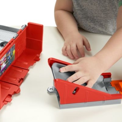 Mattel Blaze und die Monstermaschinen Stunt-Transporter Blaze and the Monster Machines Stunt Transporter