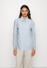 Tommy Hilfiger REGULAR Button-down blouse breezy blue REGULAR Блузка на пуговицах свежий синий