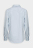 Tommy Hilfiger REGULAR Button-down blouse breezy blue REGULAR Блузка на пуговицах свежий синий
