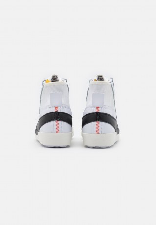 Nike Sportswear BLAZER MID #x27;77 JUMBO UNISEX Sneaker high white/black/sail/team orange BLAZER MID #x27;77 JUMBO UNISEX — Высокие кроссовки женские белый/черный/парус/командно-оранжевый